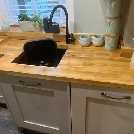 Quaint 1 Bedroom Cottage In Pudsey, Leeds Bagian luar foto