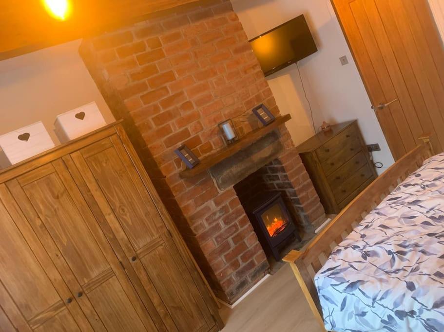 Quaint 1 Bedroom Cottage In Pudsey, Leeds Bagian luar foto