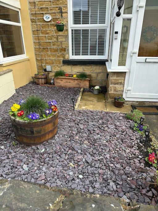 Quaint 1 Bedroom Cottage In Pudsey, Leeds Bagian luar foto